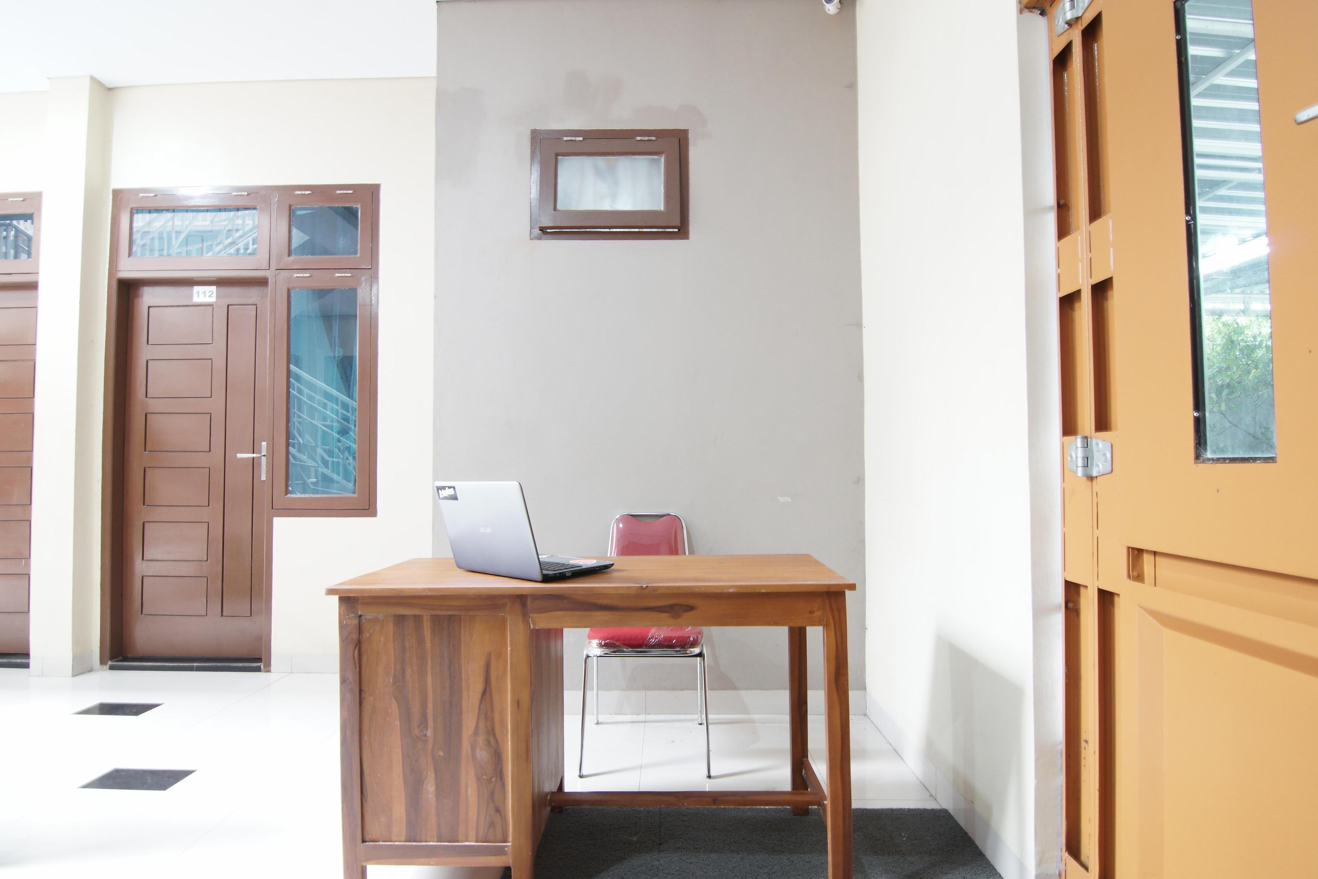 SPOT ON 93428 Pinus Jaya Syariah - Tap to explore photos