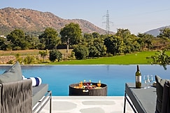 ELIVAAS Farmstay 4 BHK with Pvt Pool and Garden, Udaipur