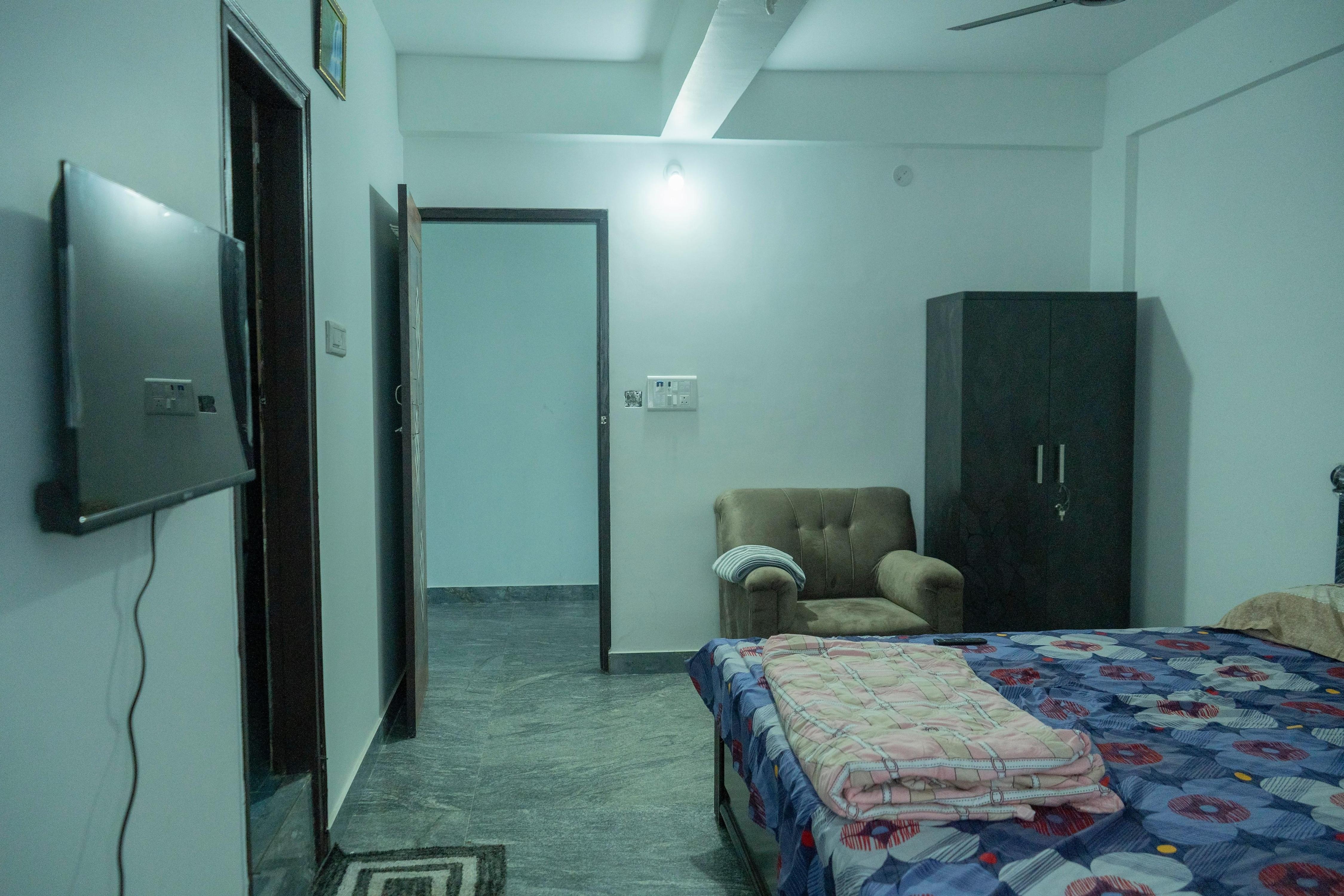 Hotel Vijaya Plaza - Tap to explore photos