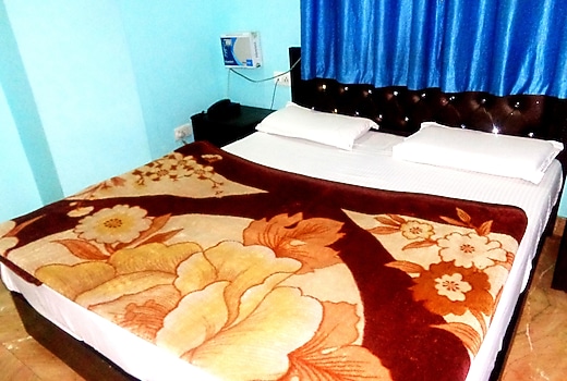 Lotus Stay @ 01 Minute Walk in Nizamuddin Railway Station