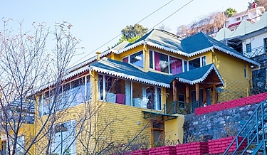 ELIVAAS Mystwood 3 BHK Hilltop Retreat