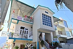 Saket Home Stay, Naukuchiatal