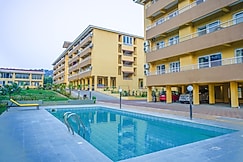 Alaya Stays 3 BHK Veera Marina Penthouse with pvt terrace | 5 Mins drive to Candolim Beach, Goa