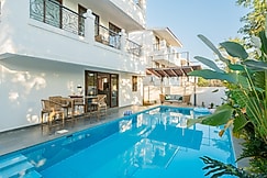 ELIVAAS Villa Paraiso 4 BHK with Pool & Bar, Goa