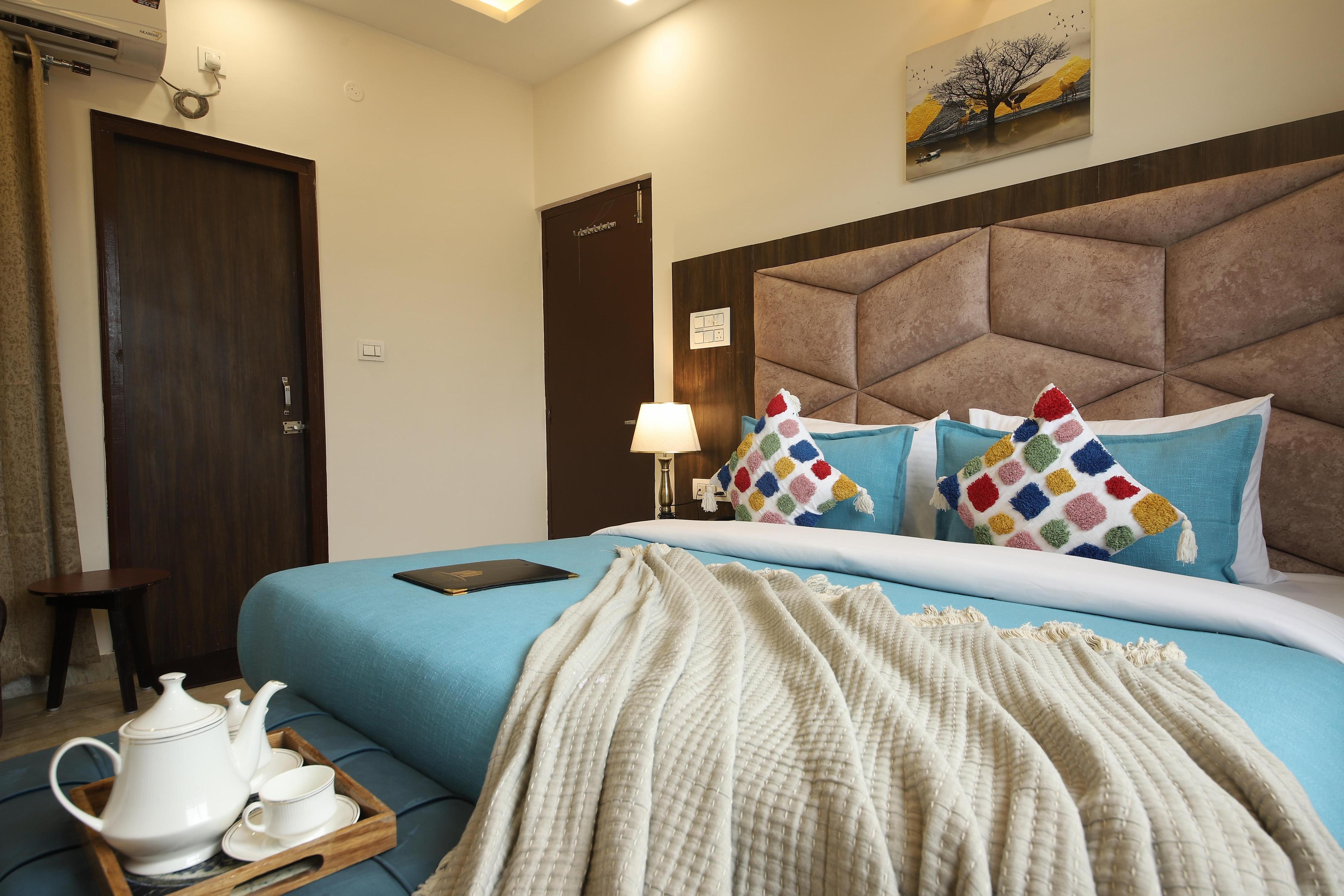 Perfectstayz Dhruv Nanda at Harkipauri Road - Tap to explore photos