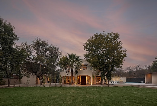 SaffronStays Pristine Manor