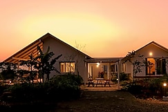 Tranquil Thug, 3BHK Lonavala Homestay at Haruki Villa , Wadgaon