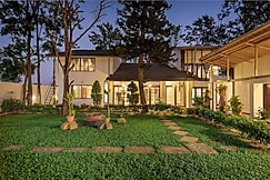 Azura Villa by StayJade|Luxurious|Huge Garden, Bangalore