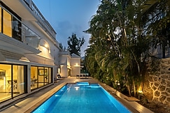 SaffronStays Casablanca, Khopoli