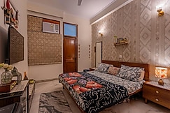 Comfortable Stay in Kalkaji, Delhi