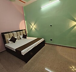 Super Deluxe AC Room