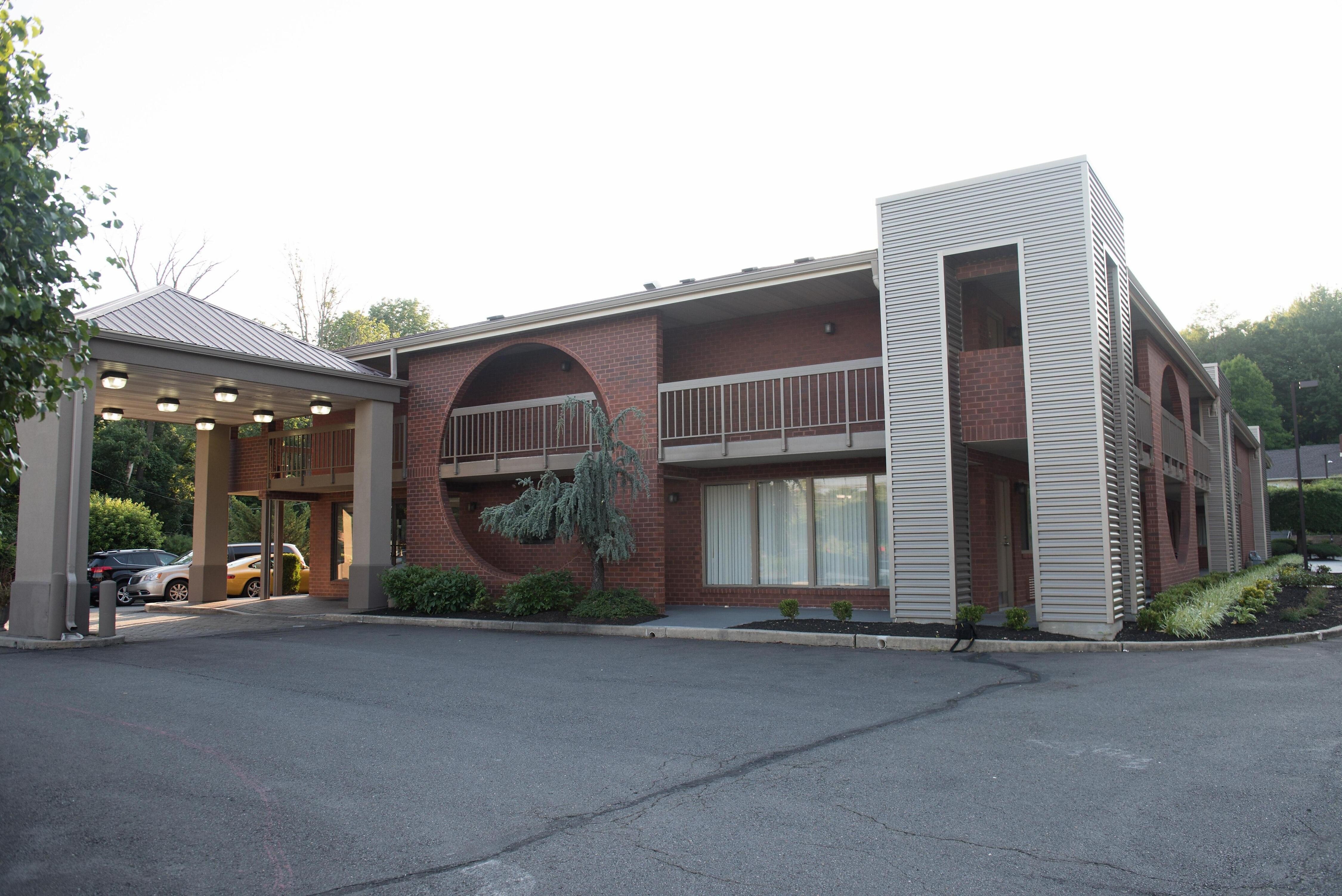MHO INN & Suites - Tap to explore photos
