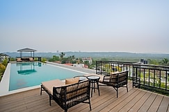 ELIVAAS Kamerios Skye 1 BHK Luxury Apt.with Rooftop Pool, Goa
