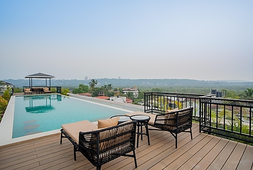 ELIVAAS Kamerios Skye 1 BHK Luxury Apt.with Rooftop Pool