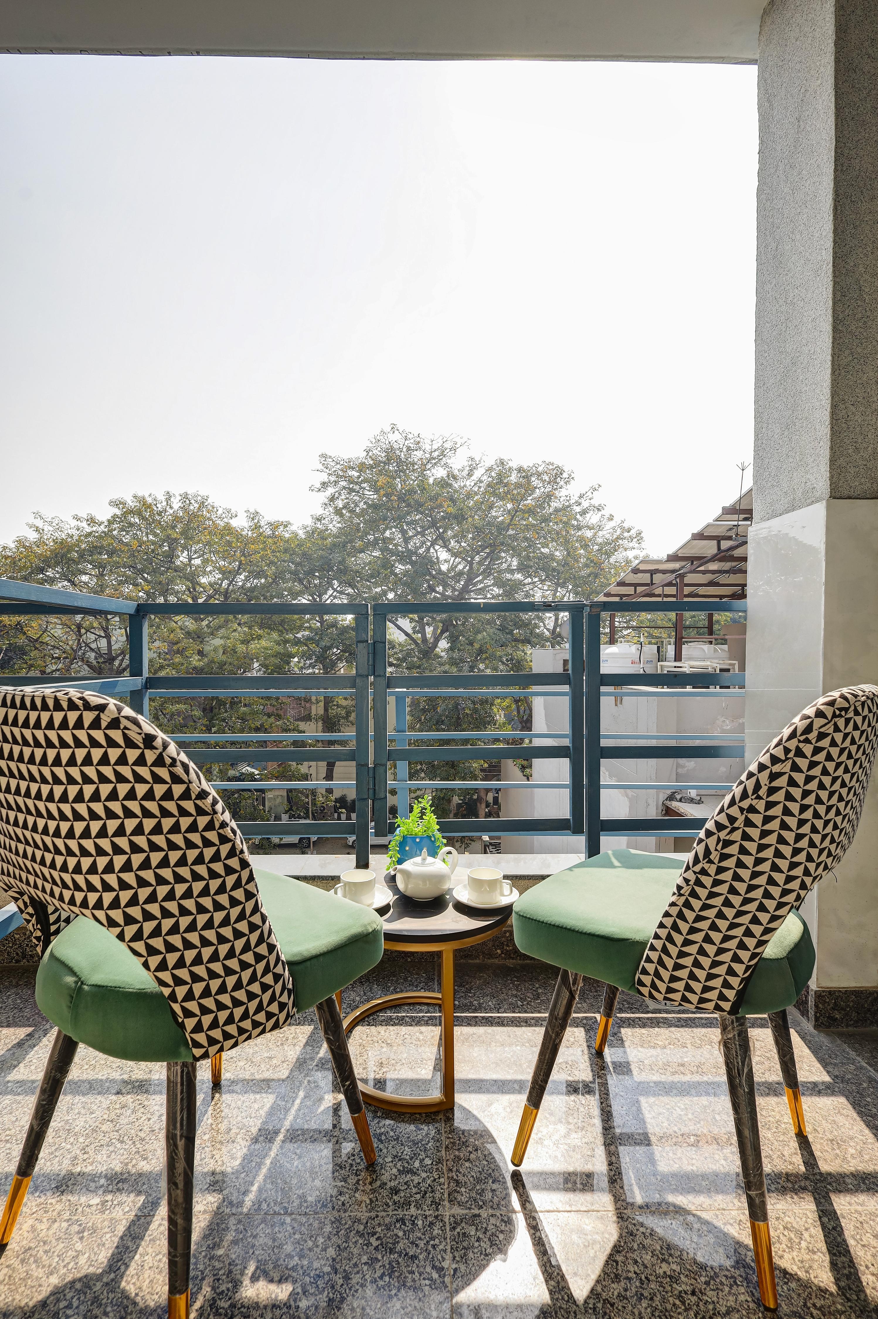 LivRegalia Suites opp Marriott - Huda City Centre - Tap to explore photos