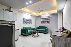 LivRegalia Suites opp Marriott - Huda City Centre, Gurgaon