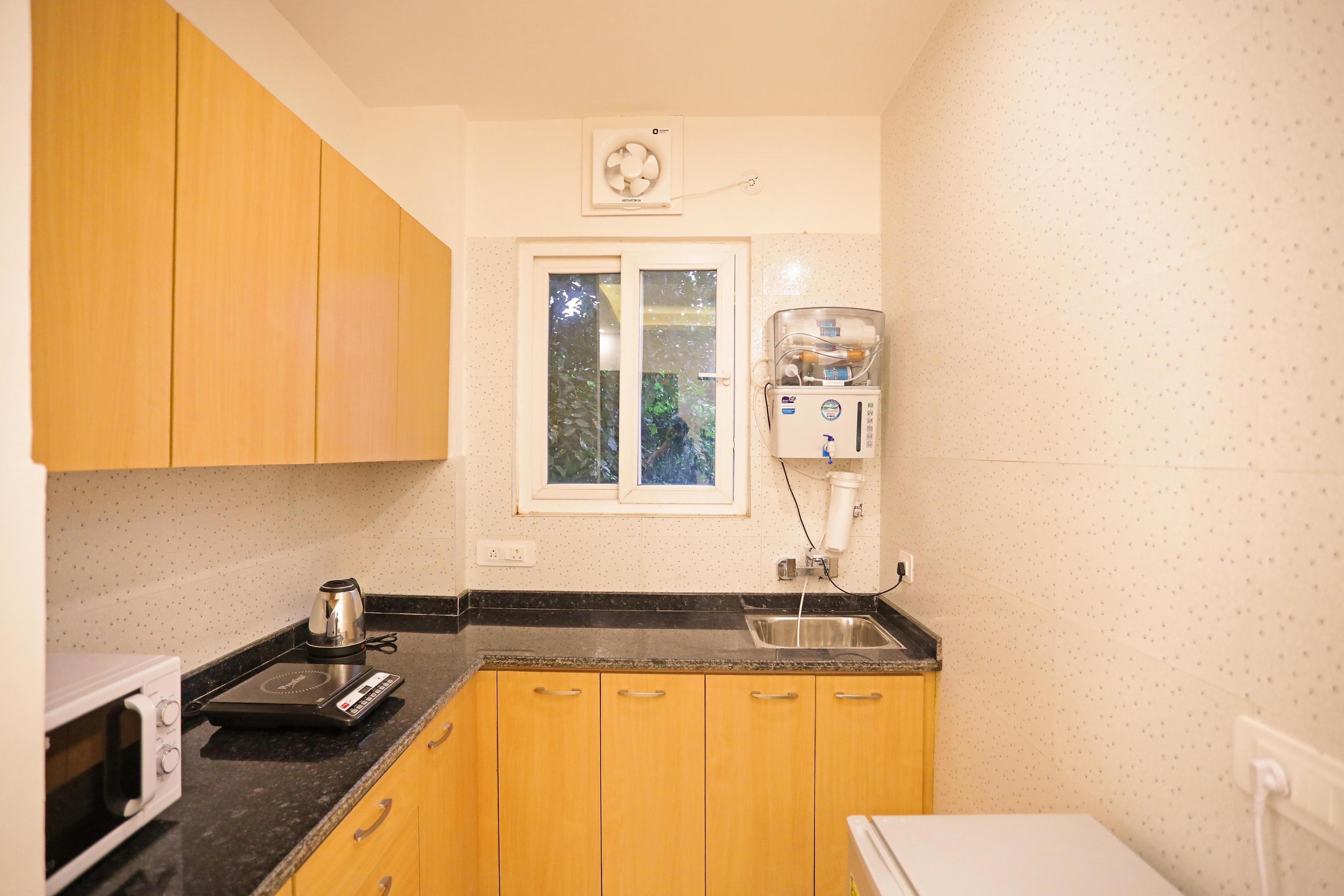 Housr DLF Phase 4 Sector 28 Near Galleria Market - Tap to explore photos
