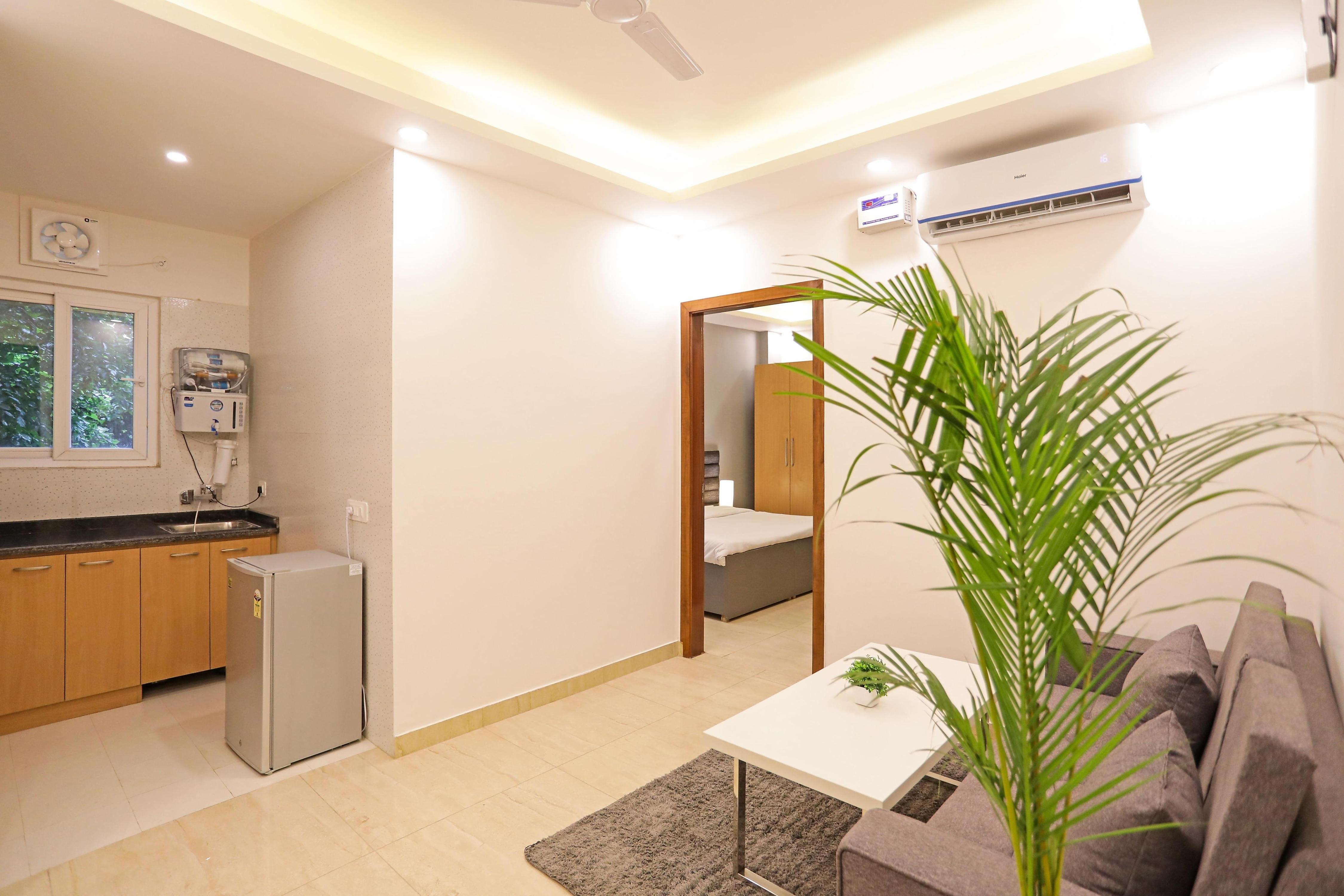 Housr DLF Phase 4 Sector 28 Near Galleria Market - Tap to explore photos