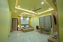 Hotel Rajkumar Garden, Vrindavan
