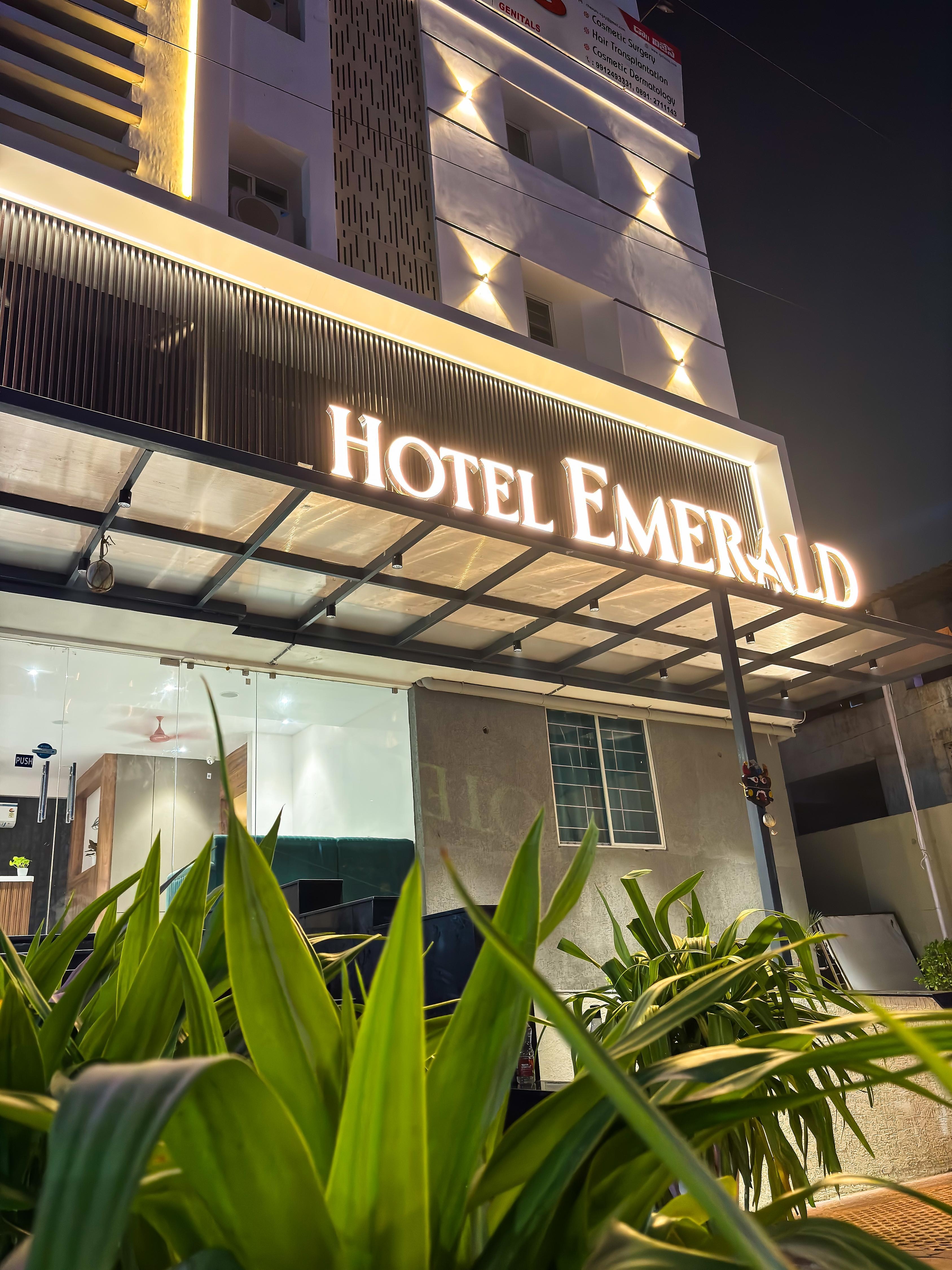 Hotel Emerald - Tap to explore photos