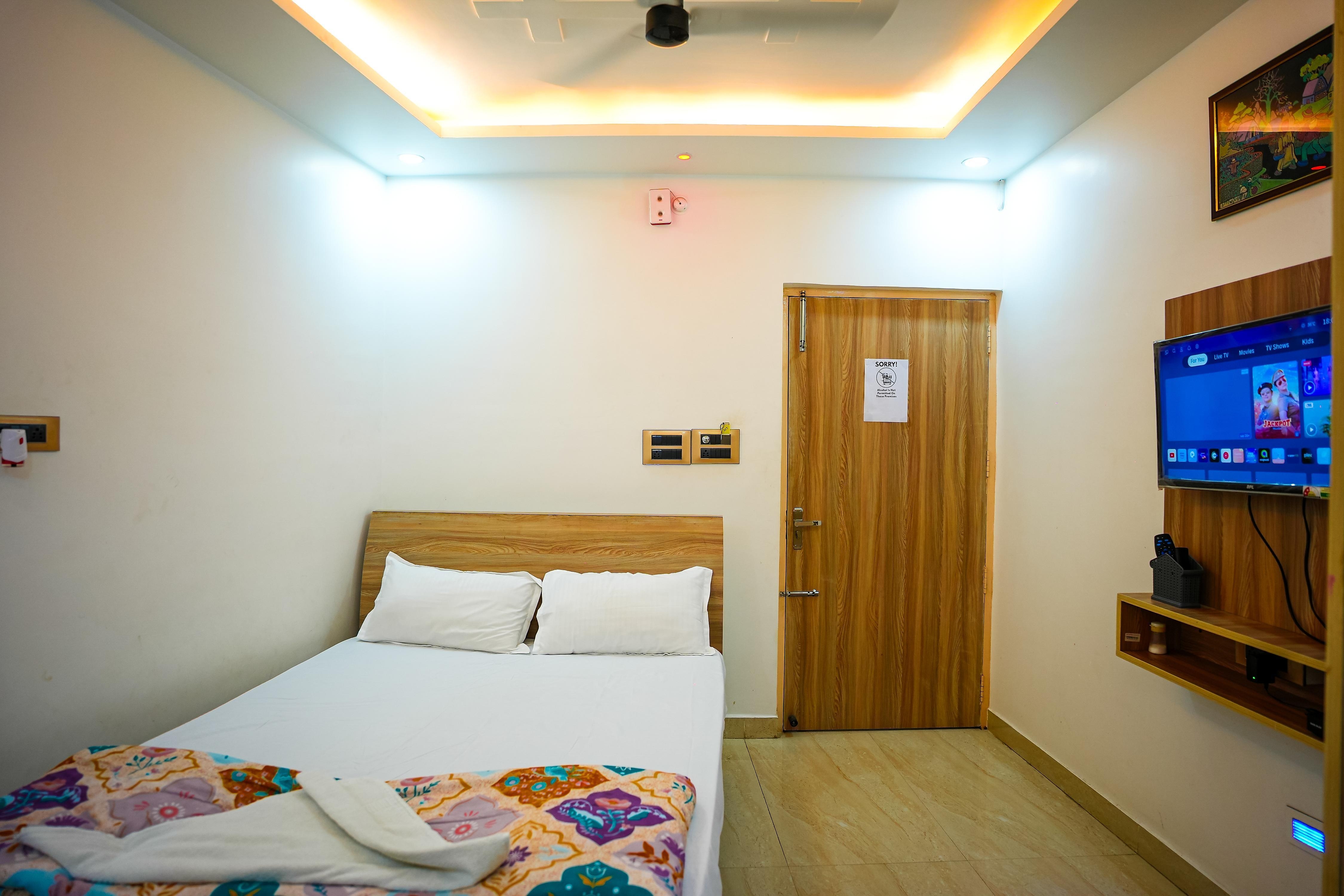 Hotel Singhova - Tap to explore photos