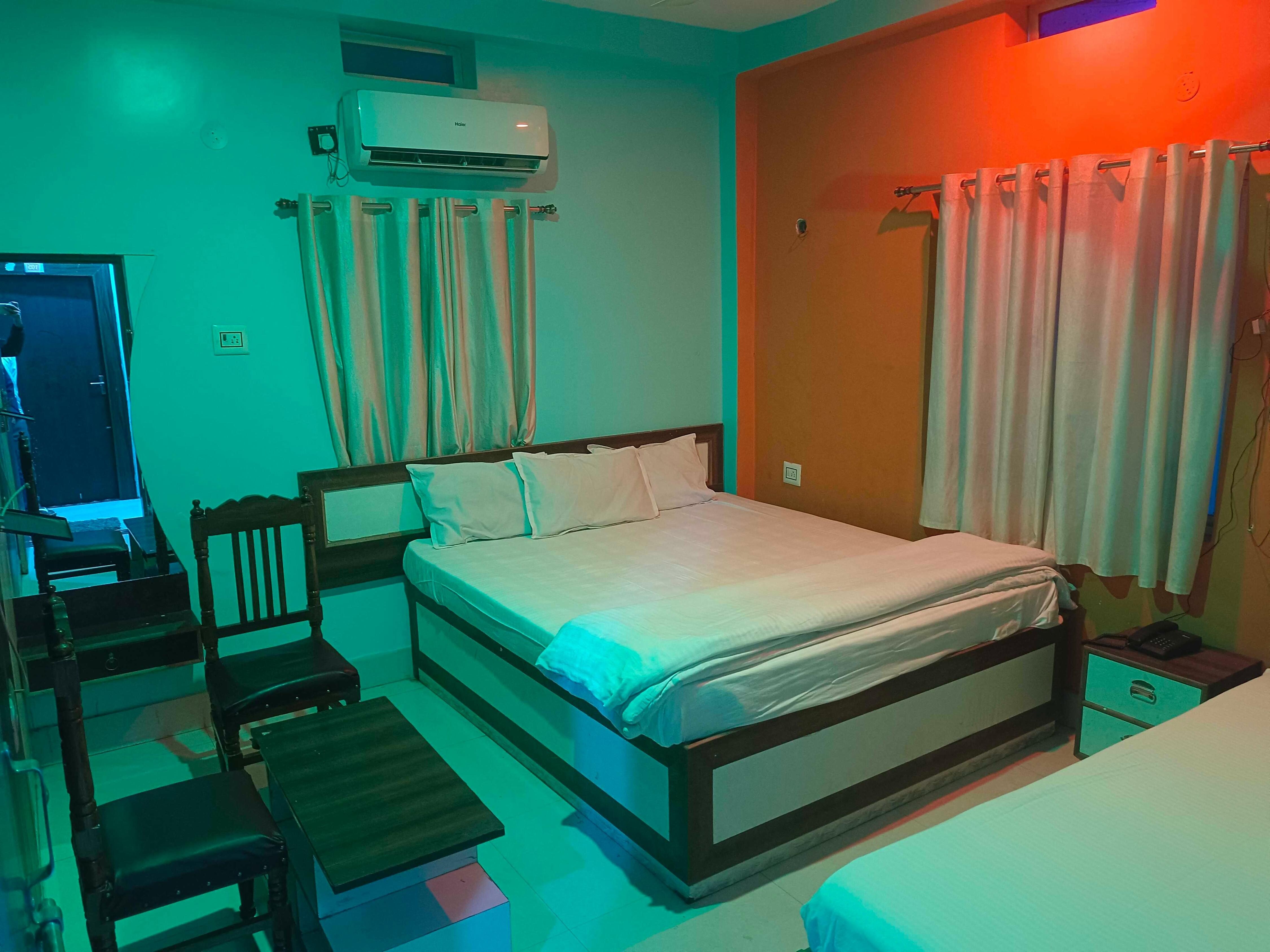 HOTEL MAHAVIHAR INTERNATIONAL RESTURENT - Tap to explore photos