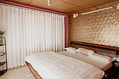 Snowpeaks Luxury Homestay by Dhawans, Shimla