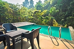 FernWood 4BHK with Infinity Pool by TensorStays, Lonavala