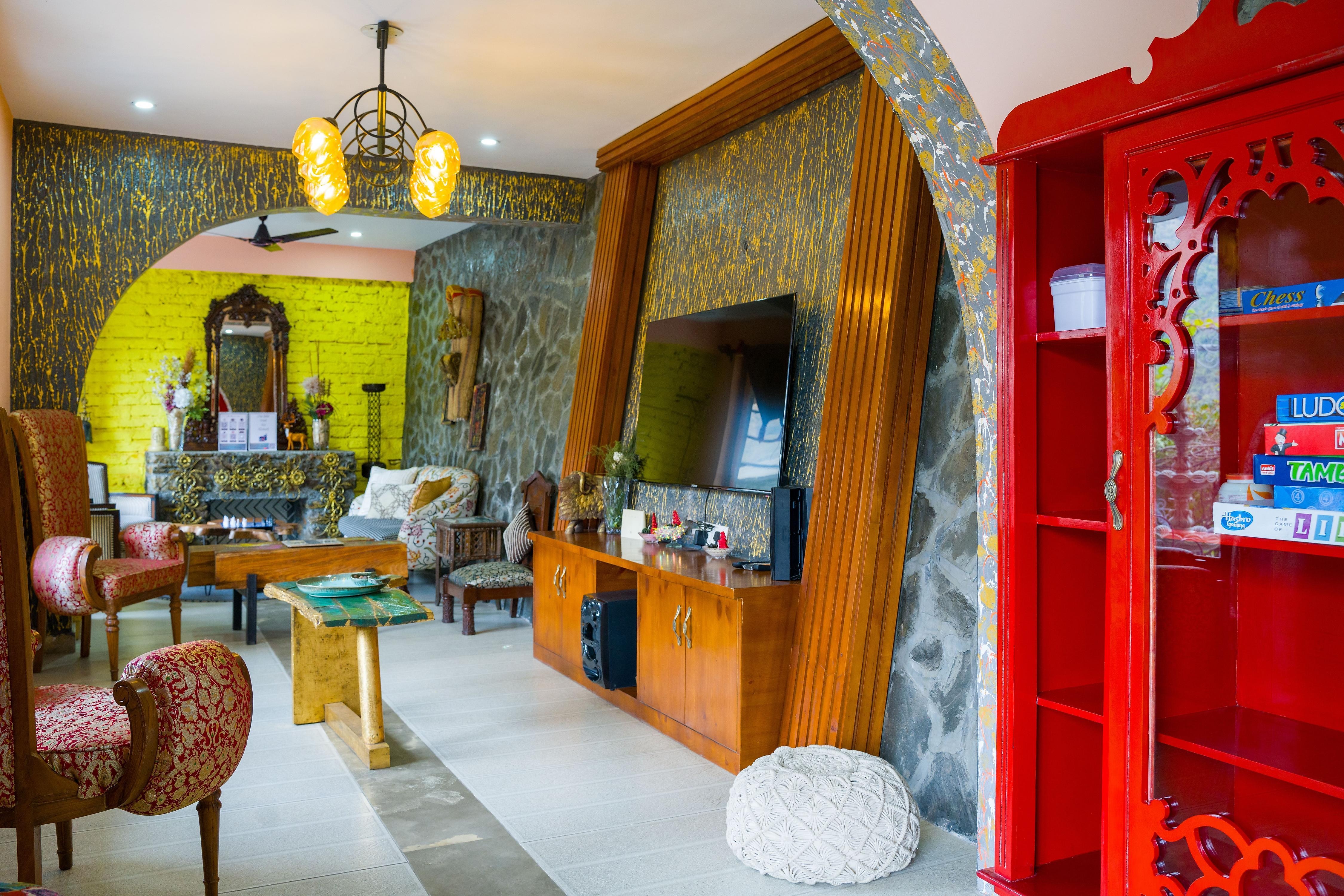 ELIVAAS Zephyr Classic Cottage with Pool, Gym & Restaurant - Tap to explore photos