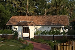 Kaayal Luxury Villa by Chimney, Kollam