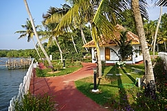 Kaayal Luxury Villa by Chimney, Varkala