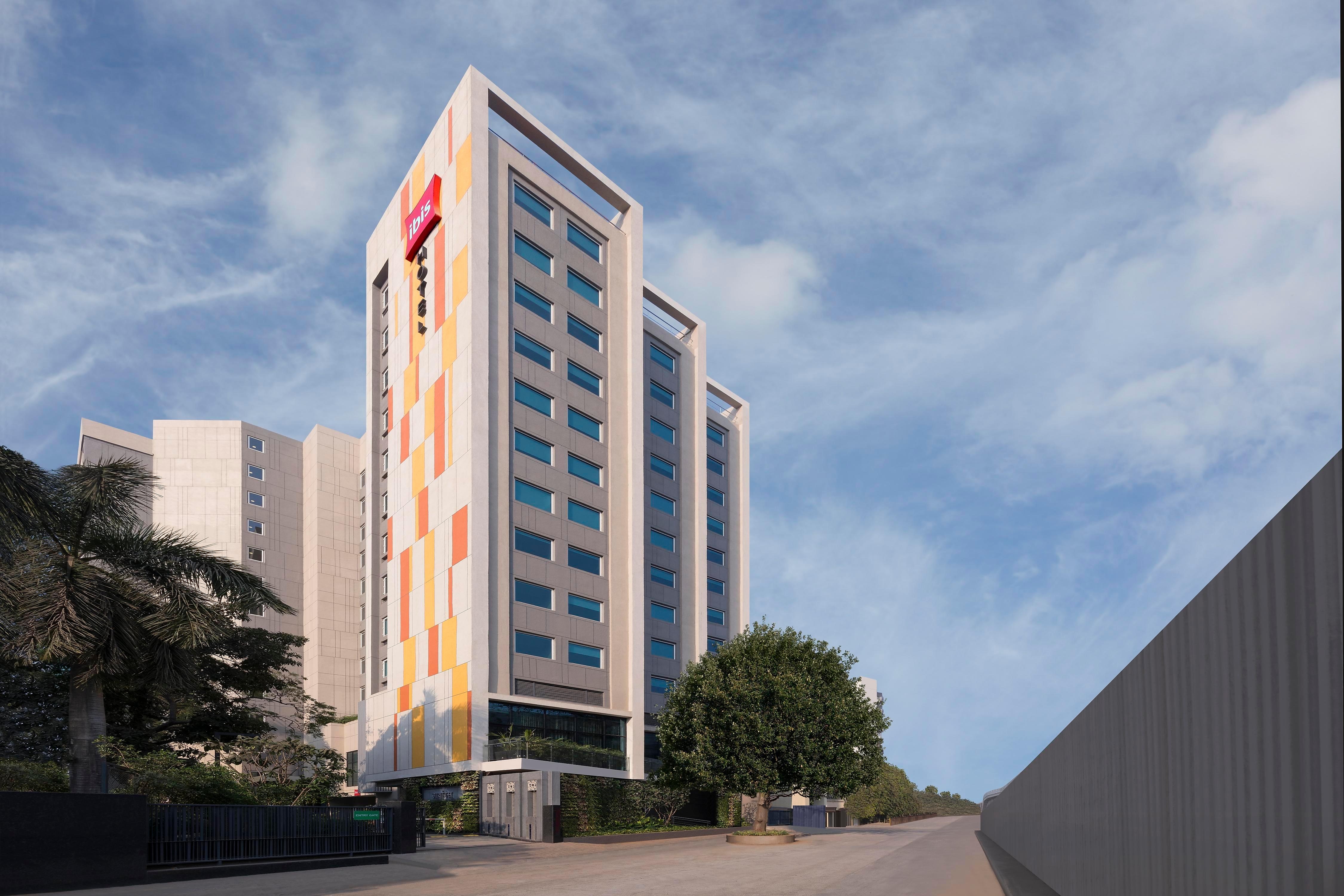 ibis Mumbai BKC - Tap to explore photos