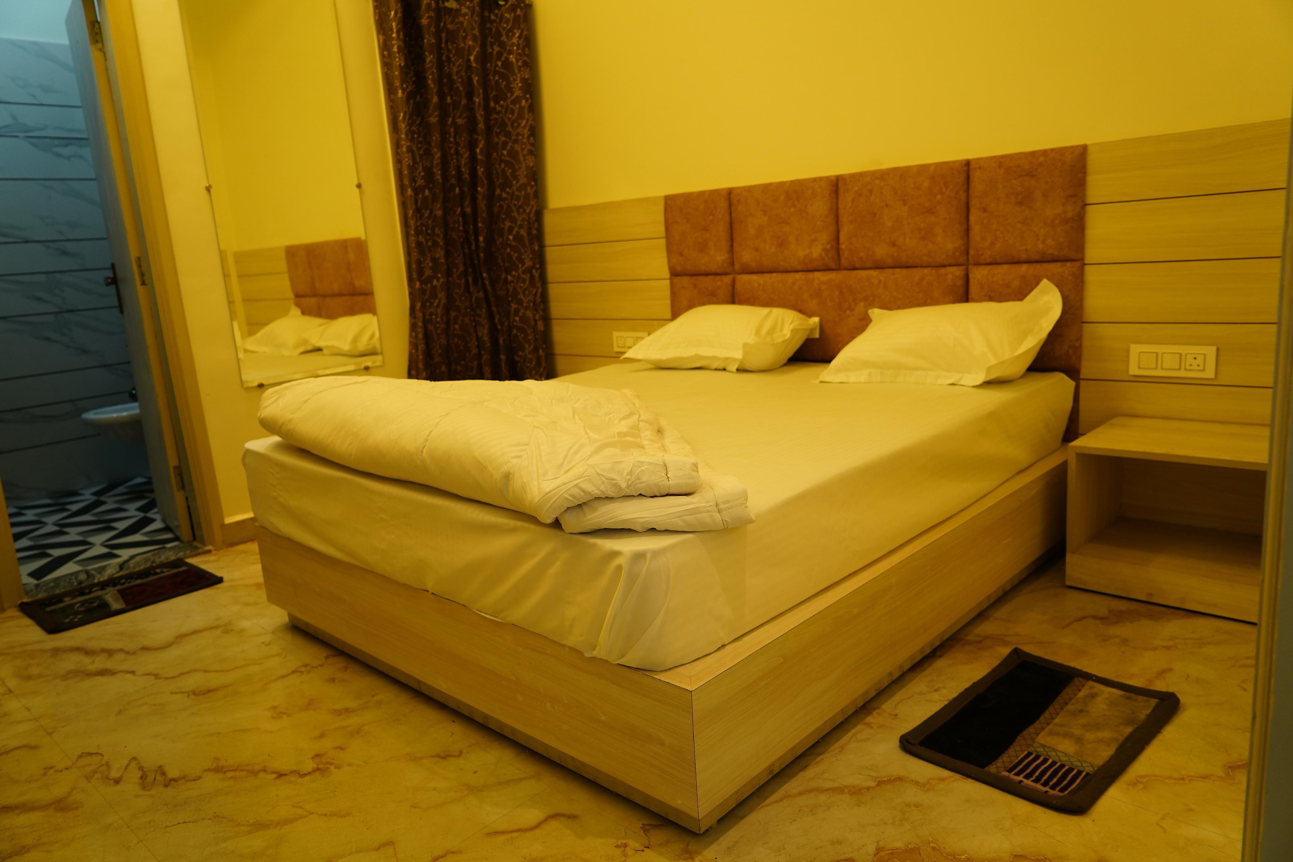 Hotel ashok's room bar banquet hall amritsar - Tap to explore photos