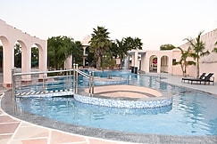 Ratangarhi by Richa, Orchha