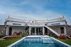 Paam Ghar - A Rustic Farmstay with pool near Delhi, Faridabad