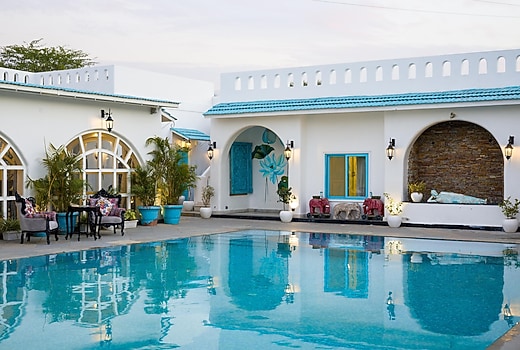 ELIVAAS Queens Town 6 BHK Pet-Friendly Retreat with Pvt Pool & Restro