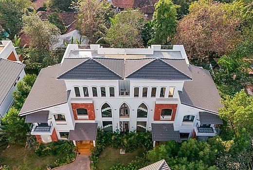 ELIVAAS Laguna Aurelia Luxe 4 BHK Villa Near Popular Beaches With Pool & Garden