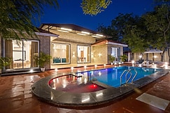 Alaya Stays 5 BHK Roohmon's Farm with Private Pool, Garden & Bar, Gogunda