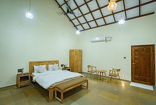 Impiana Bathtub Suite
