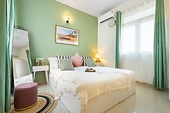 Little Havana 1BR Apt THE WHITE COVE by Earthyrooms, Goa
