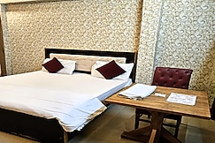 Hotel RK Palace, Haraiya