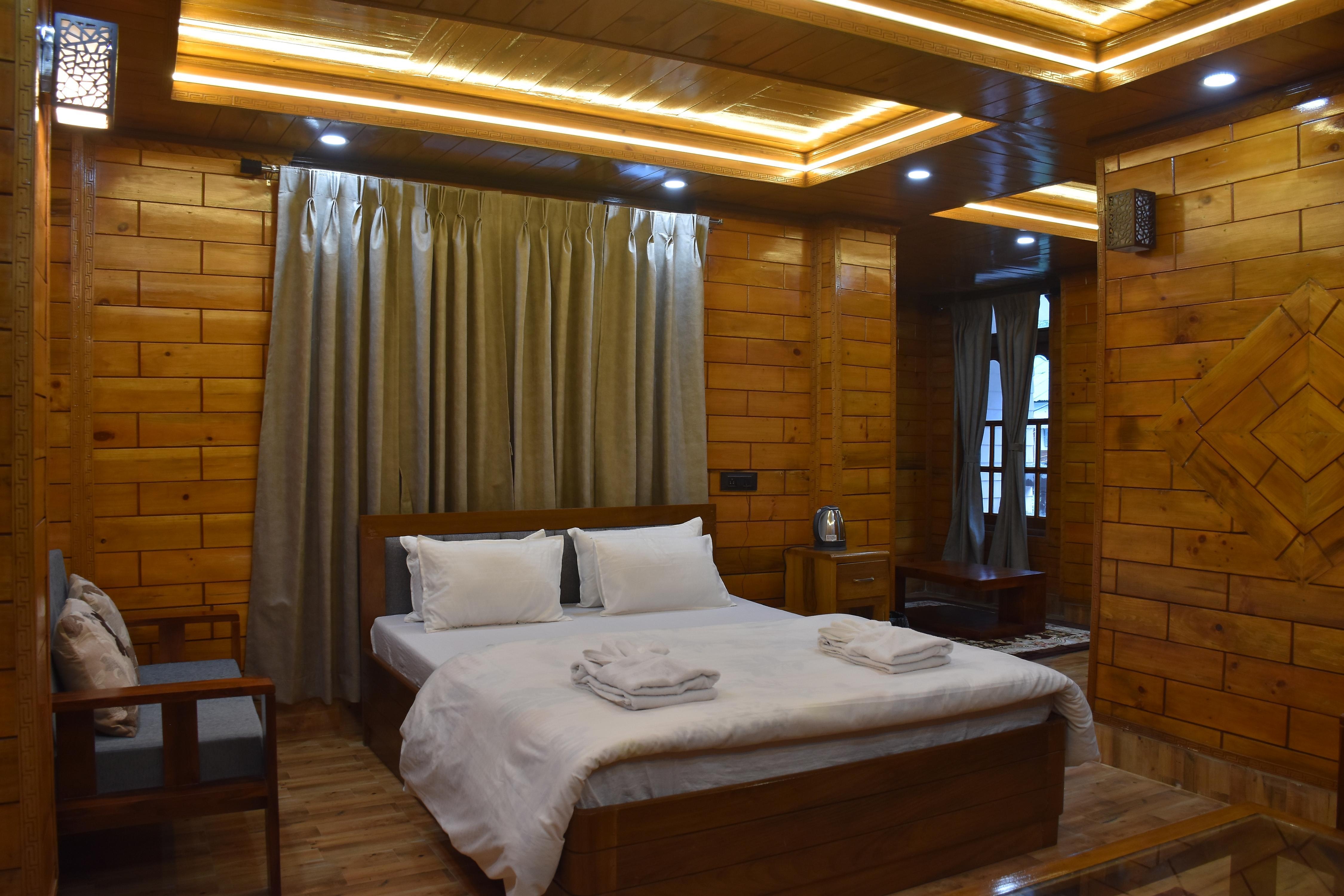 Tse wang Guest House - Tap to explore photos