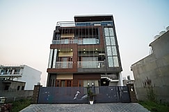 Sky Heaven Retreat, Mohali