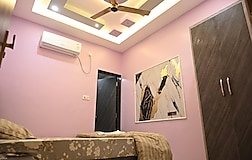 Deluxe Room (2 Adults + 1 Child) 