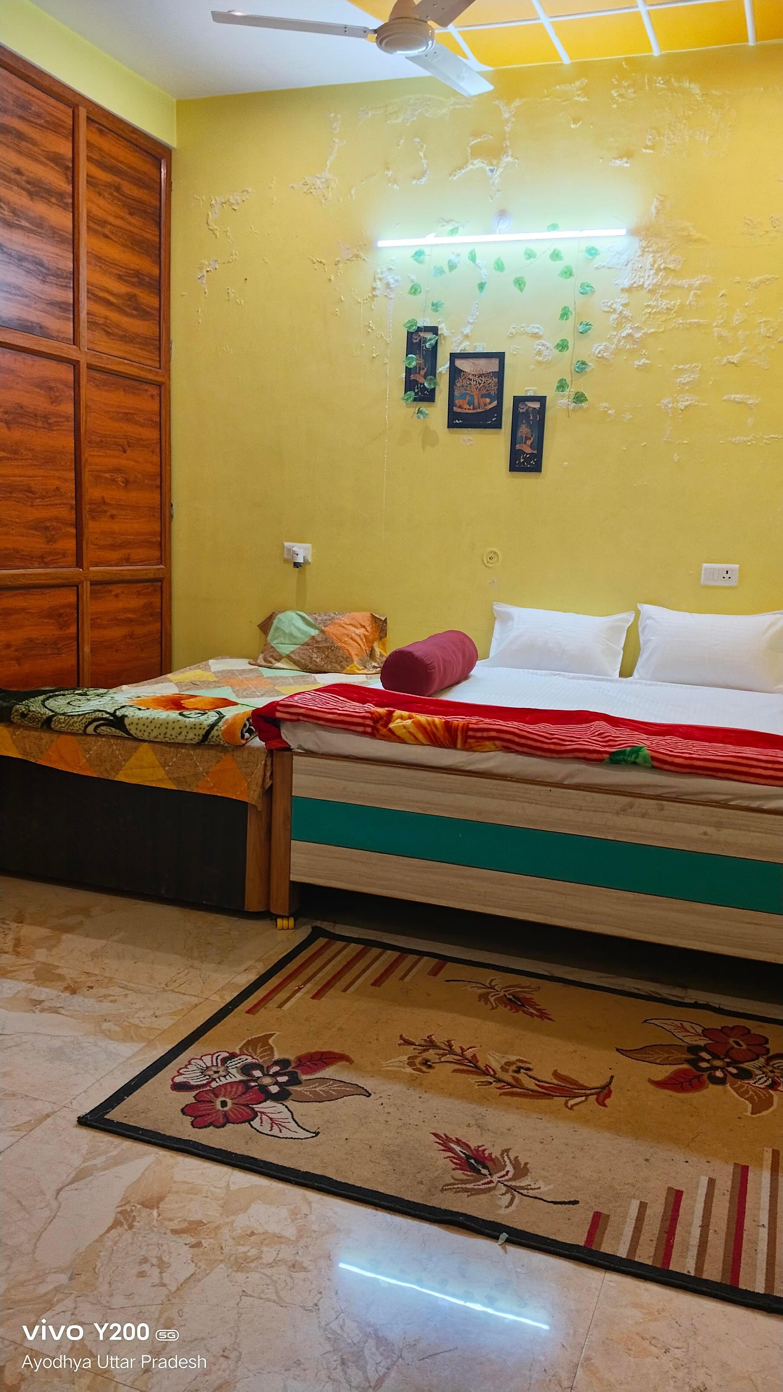 Siya's Raam  Homestay - Tap to explore photos