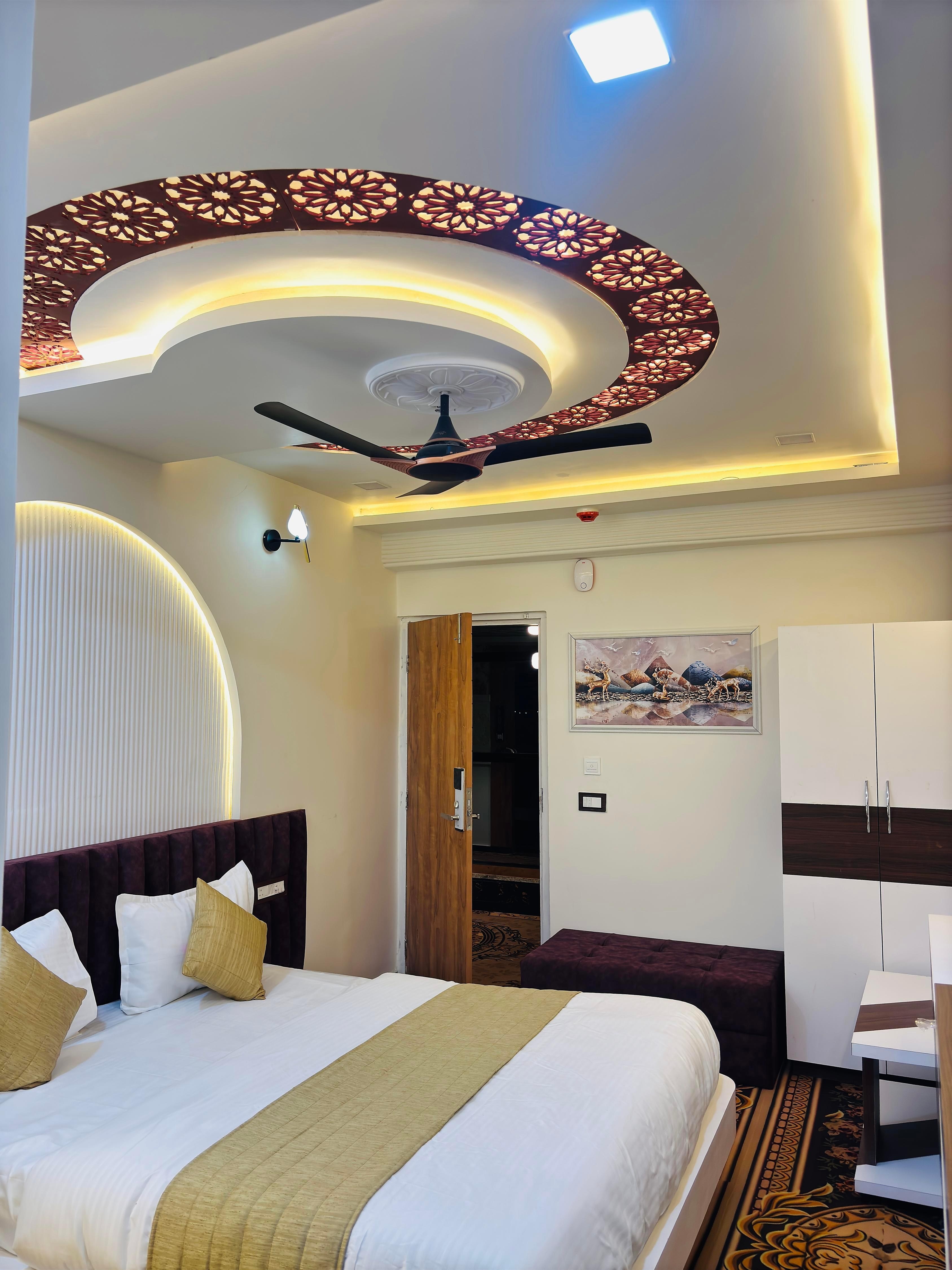 Hotel Keshav Inn - Tap to explore photos