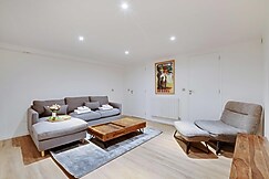 Spacious Apartment - 2BR/4P - Place de Clichy, Paris