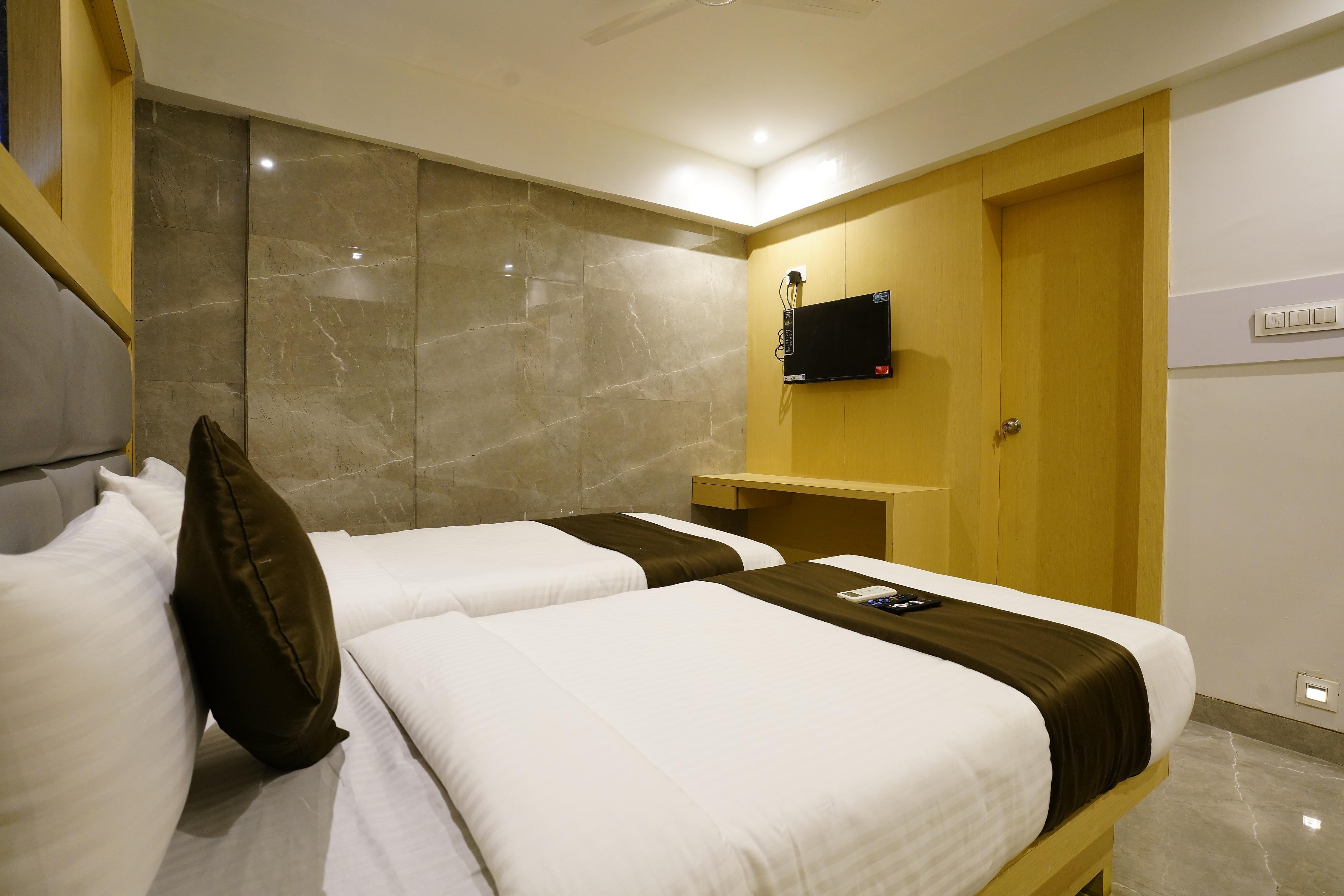 Shyanu Lords Eco Inn Airoli-Near Mindspace - Tap to explore photos
