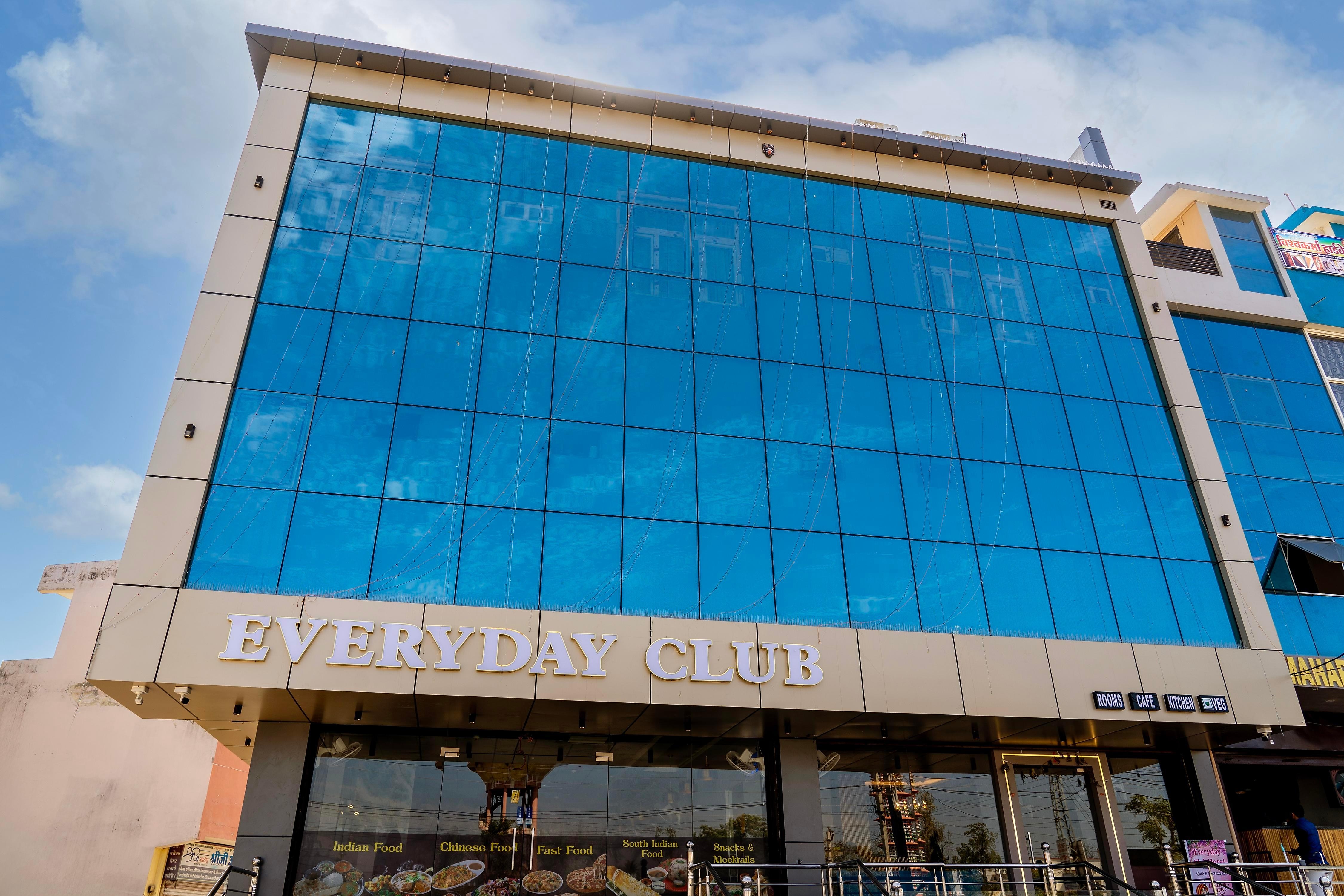 Everyday Club - Tap to explore photos
