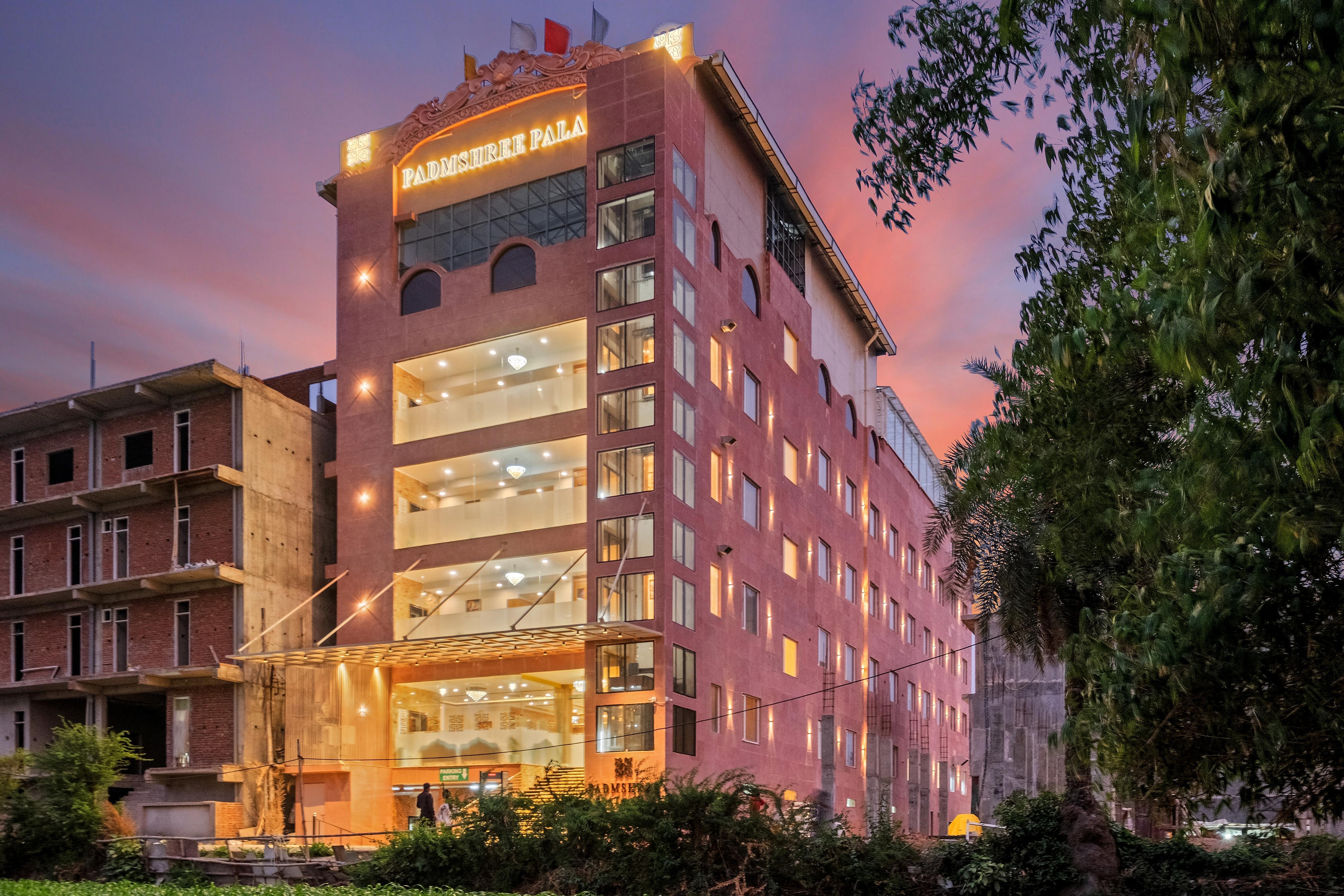 Hotel Padmshree Palace - Tap to explore photos